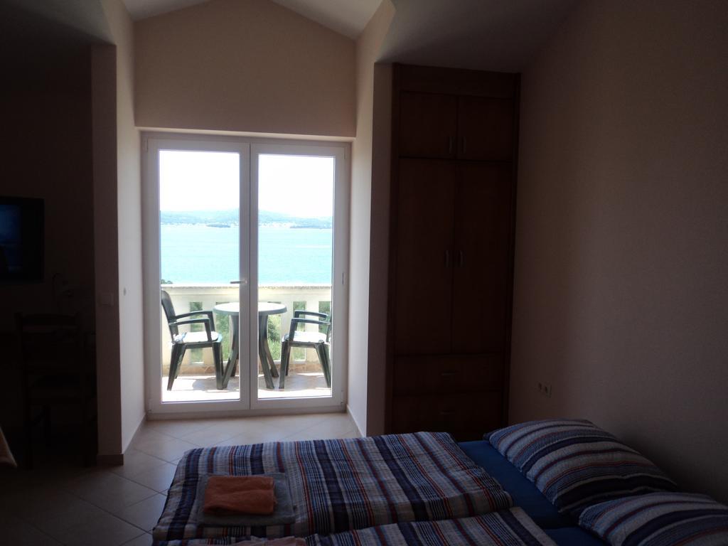 Apartments Delfini Sveti Filip i Jakov Rom bilde
